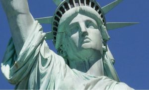LA LIBERTÉ ÉCLAIRANT LE MONDE